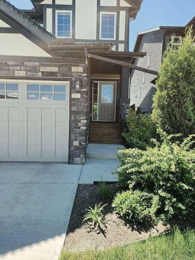 1346 Kings Heights Way SE Airdrie AB T4A 0R9