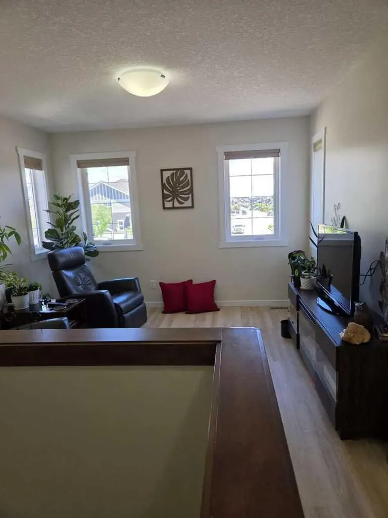 1346 Kings Heights Way SE Airdrie AB T4A 0R9