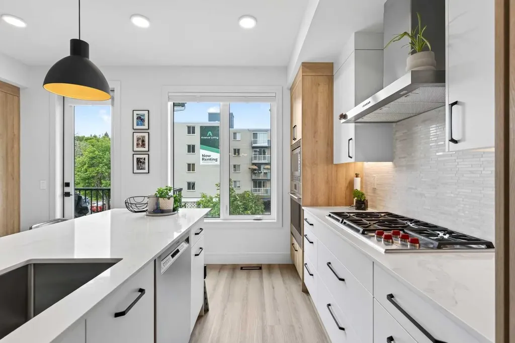 2222 5 Street SW Calgary AB T2S 3J1