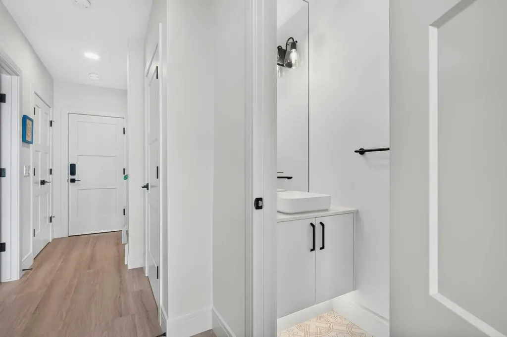 2222 5 Street SW Calgary AB T2S 3J1