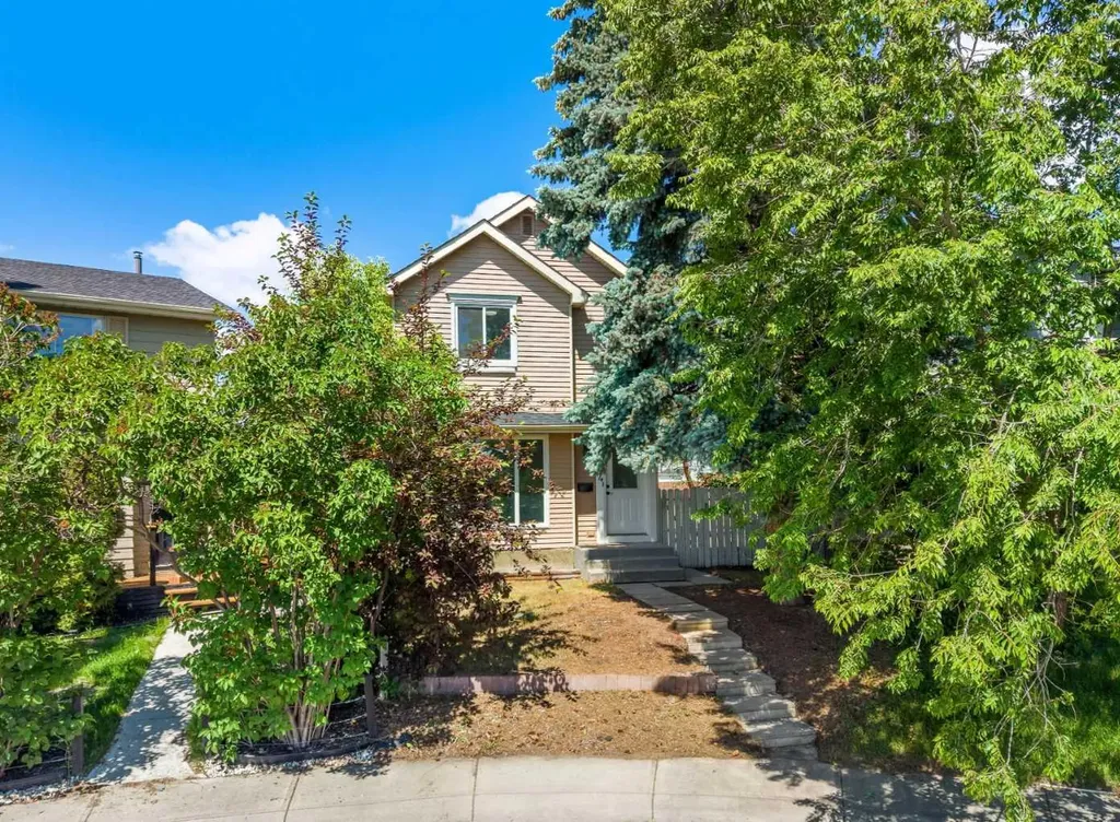 134 Erin Ridge Road SE Calgary AB T2B 2W9