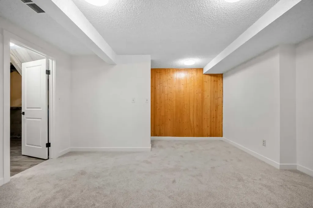 134 Erin Ridge Road SE Calgary AB T2B 2W9