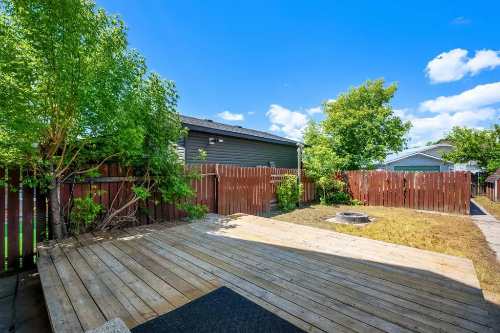 134 Erin Ridge Road SE Calgary AB T2B 2W9