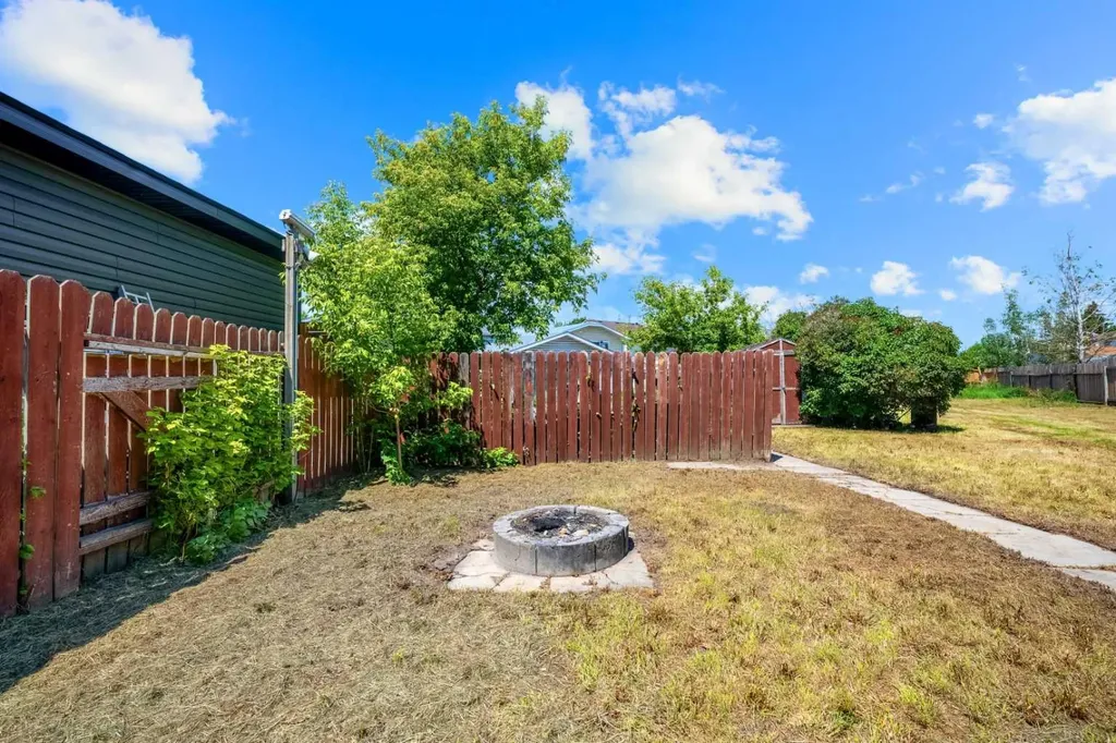 134 Erin Ridge Road SE Calgary AB T2B 2W9
