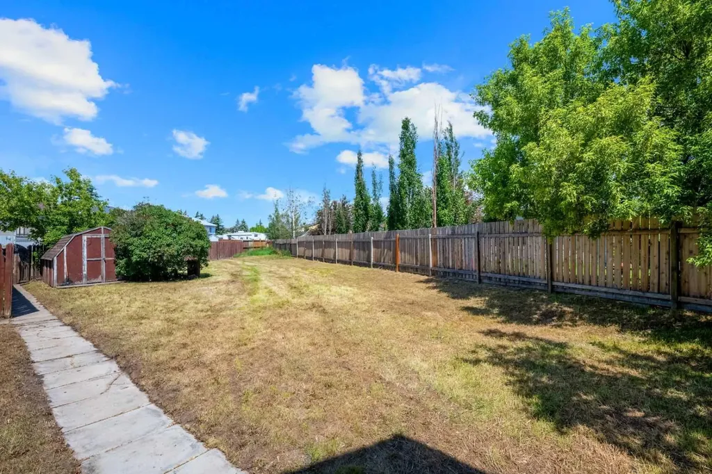 134 Erin Ridge Road SE Calgary AB T2B 2W9