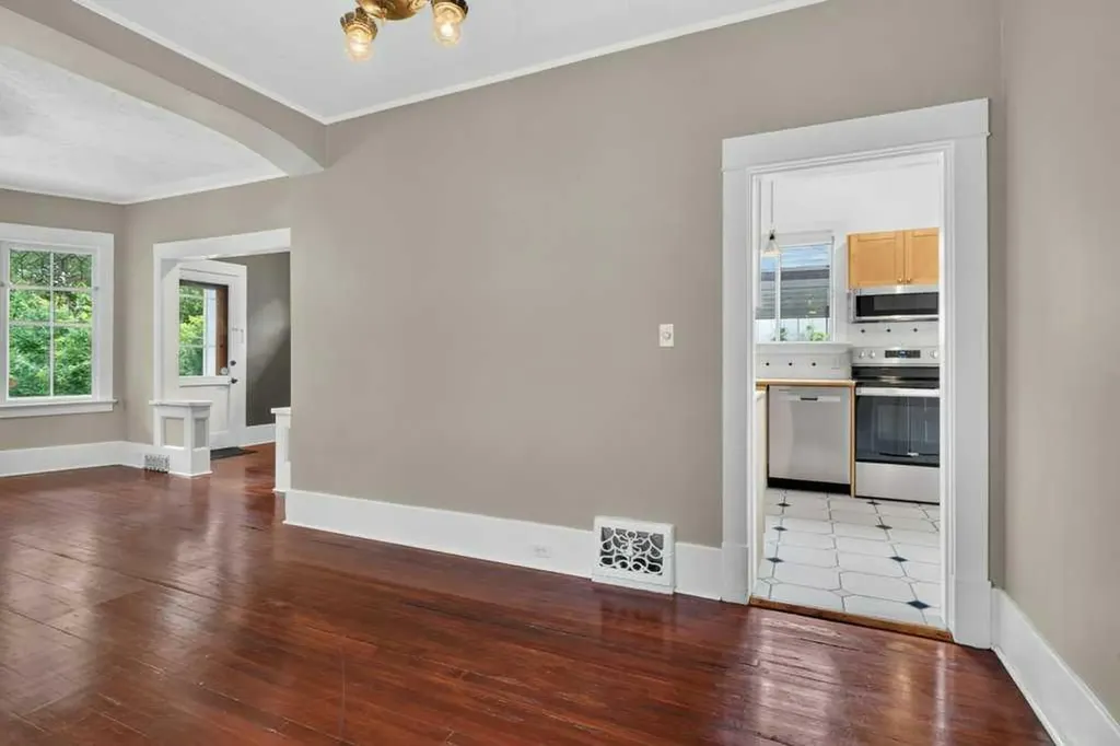 918 18 Avenue SE Calgary AB T2G 1L3