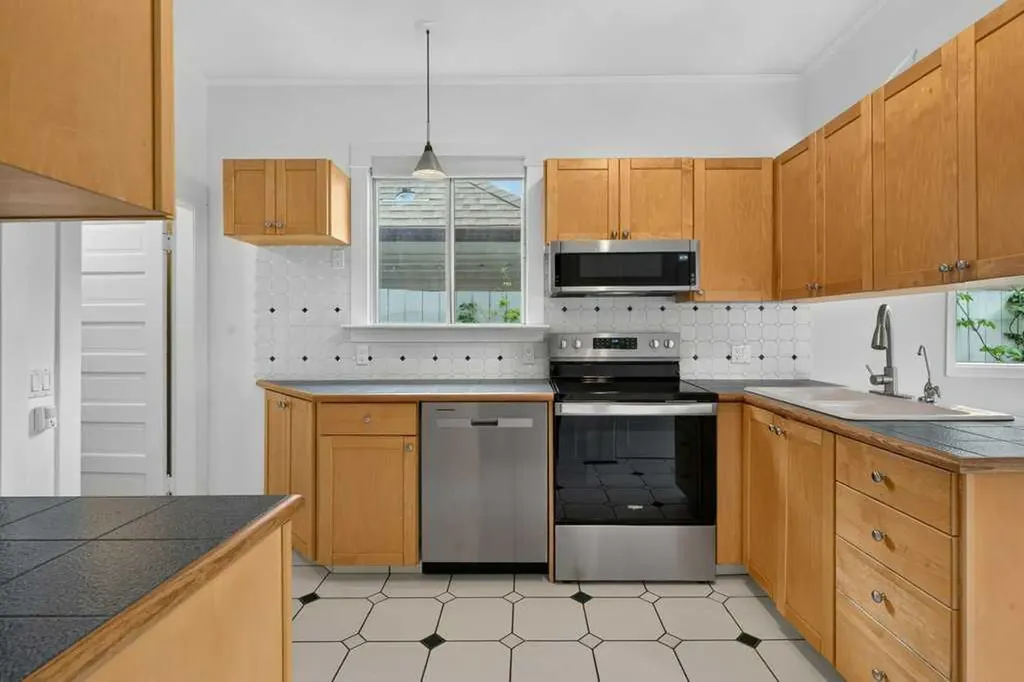 918 18 Avenue SE Calgary AB T2G 1L3