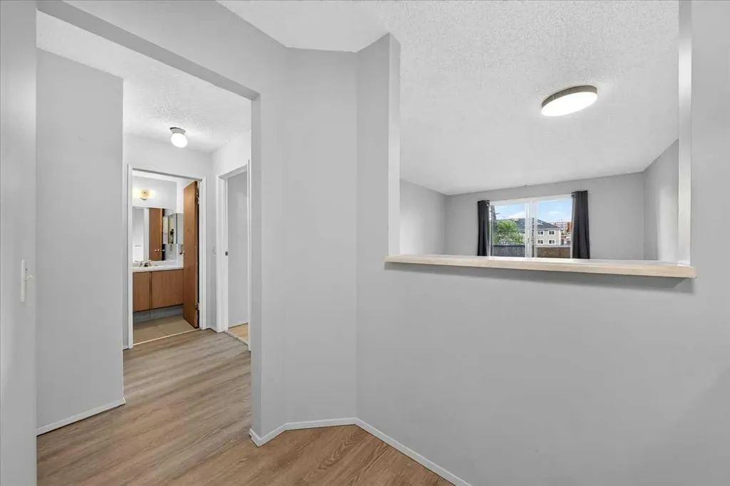 1712 38 Street SE Calgary AB T2A 1H1