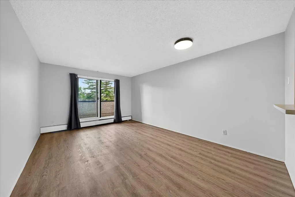 1712 38 Street SE Calgary AB T2A 1H1