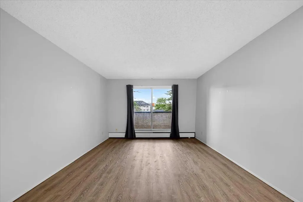 1712 38 Street SE Calgary AB T2A 1H1