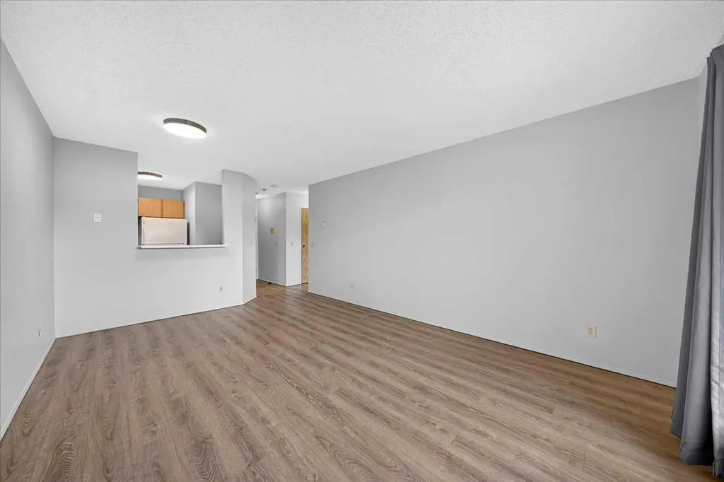 1712 38 Street SE Calgary AB T2A 1H1