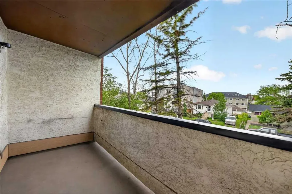 1712 38 Street SE Calgary AB T2A 1H1