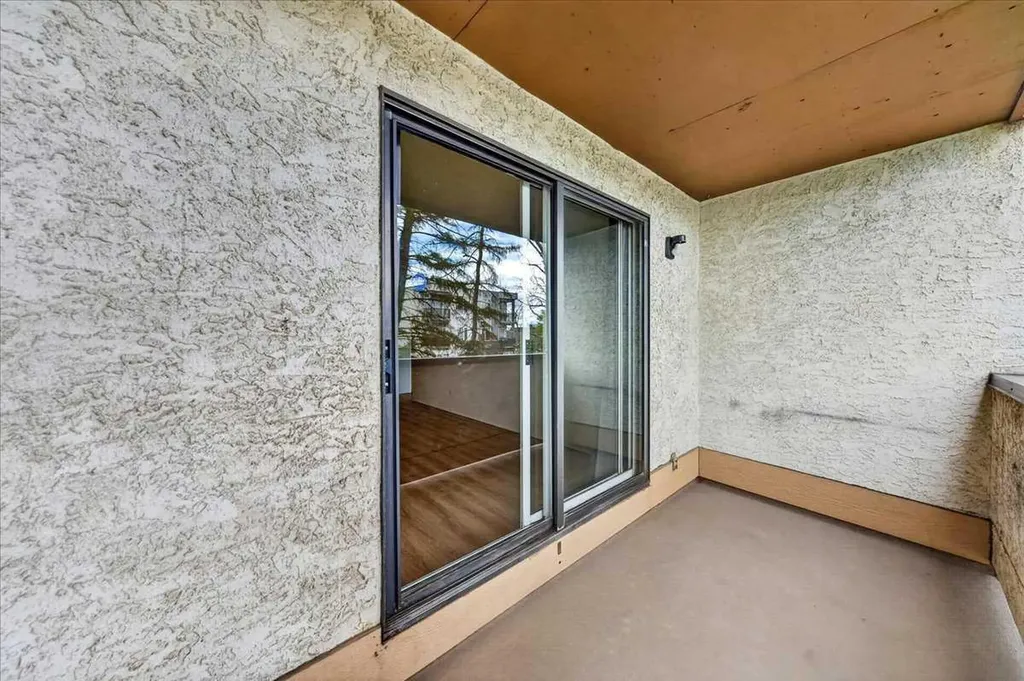 1712 38 Street SE Calgary AB T2A 1H1
