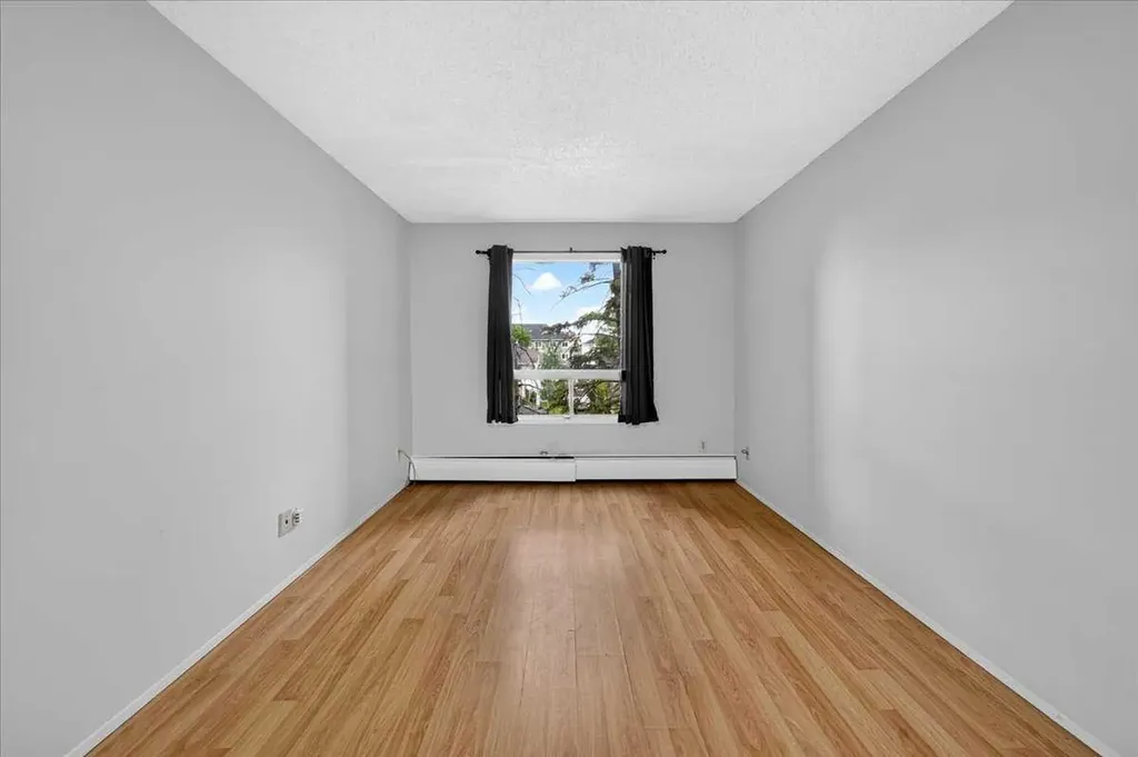 1712 38 Street SE Calgary AB T2A 1H1