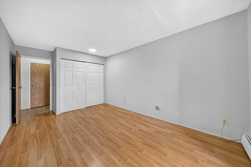 1712 38 Street SE Calgary AB T2A 1H1