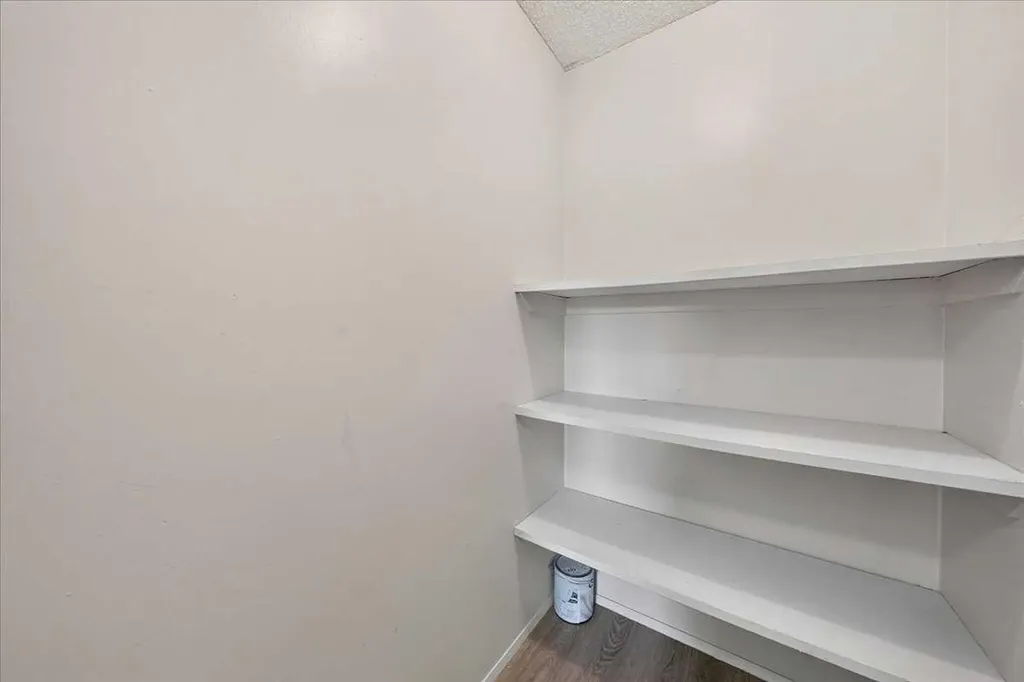 1712 38 Street SE Calgary AB T2A 1H1