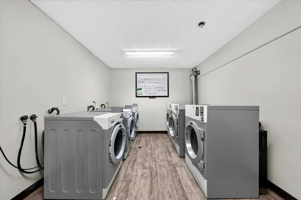 1712 38 Street SE Calgary AB T2A 1H1