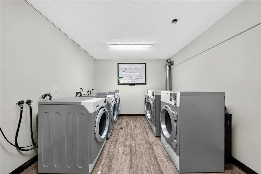 1712 38 Street SE Calgary AB T2A 1H1
