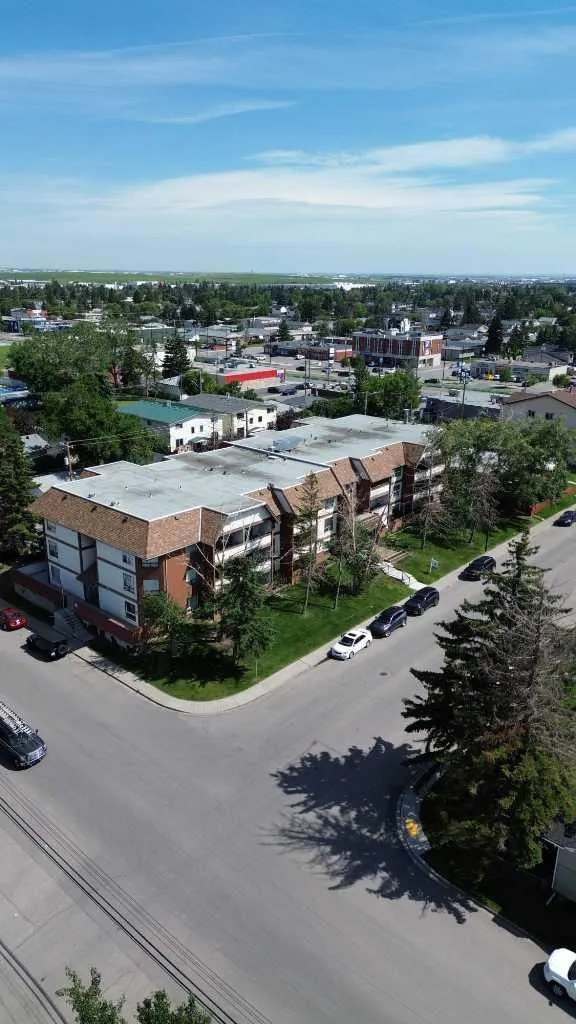 1712 38 Street SE Calgary AB T2A 1H1
