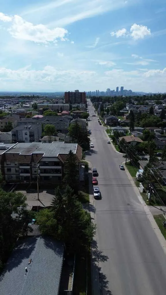 1712 38 Street SE Calgary AB T2A 1H1