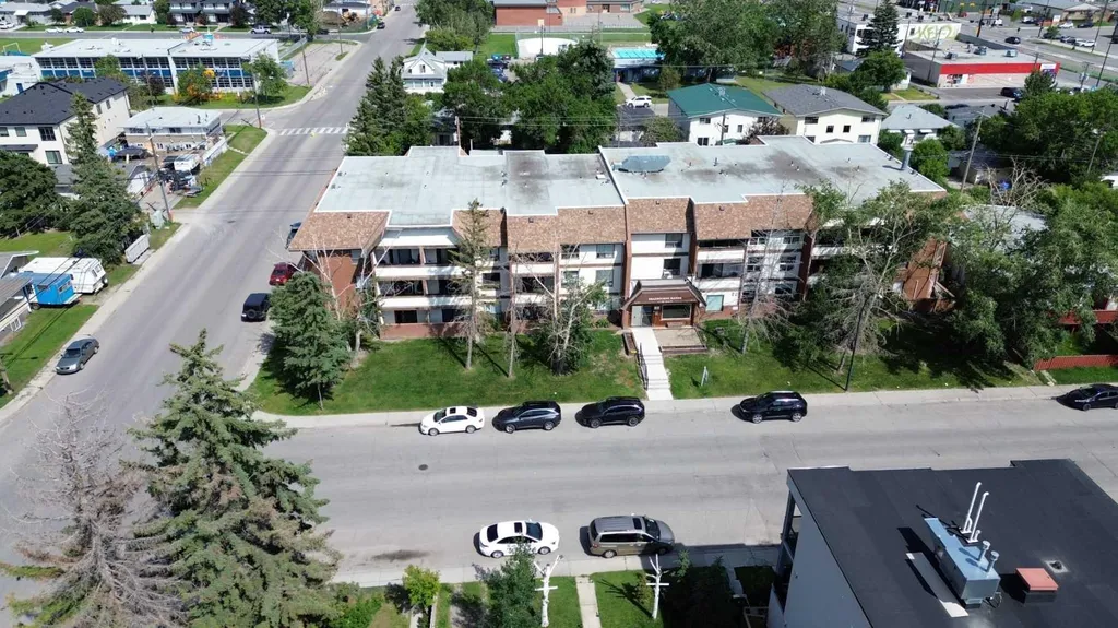 1712 38 Street SE Calgary AB T2A 1H1