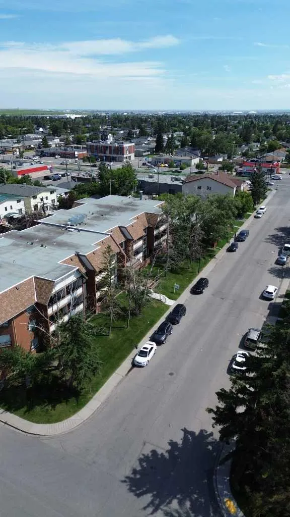 1712 38 Street SE Calgary AB T2A 1H1