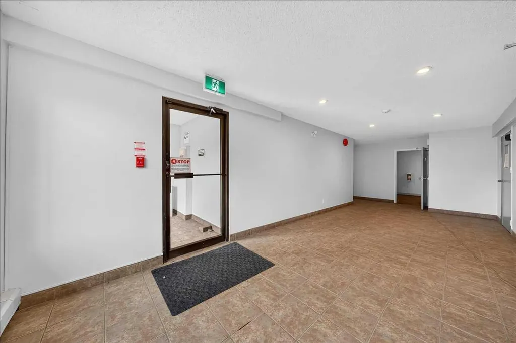 1712 38 Street SE Calgary AB T2A 1H1