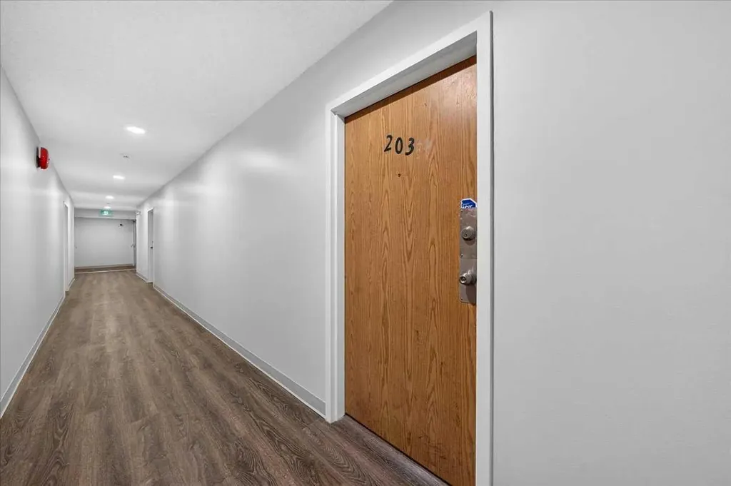 1712 38 Street SE Calgary AB T2A 1H1