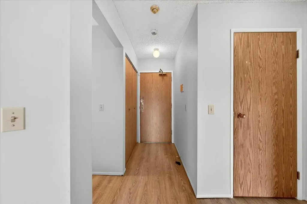1712 38 Street SE Calgary AB T2A 1H1