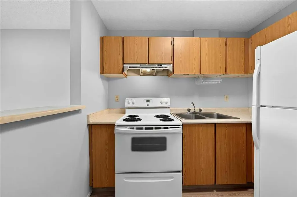 1712 38 Street SE Calgary AB T2A 1H1