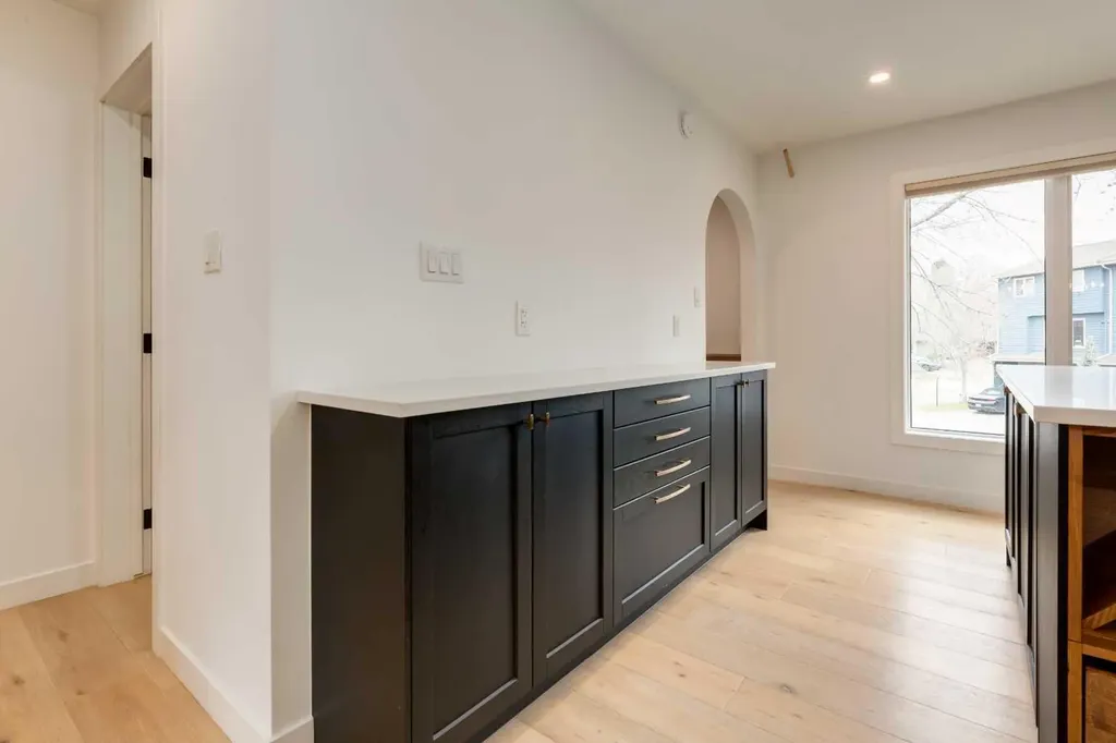 256 Point Mckay Terrace NW Calgary AB T3B 4V6