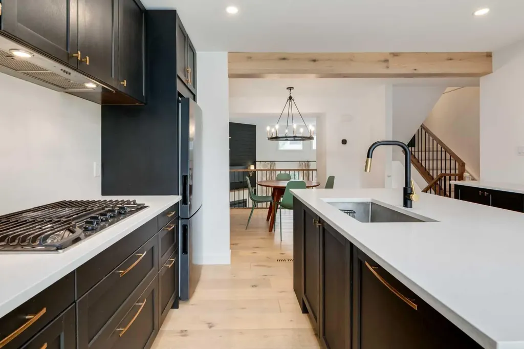 256 Point Mckay Terrace NW Calgary AB T3B 4V6