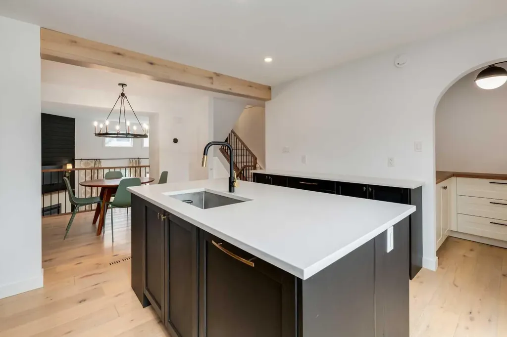 256 Point Mckay Terrace NW Calgary AB T3B 4V6