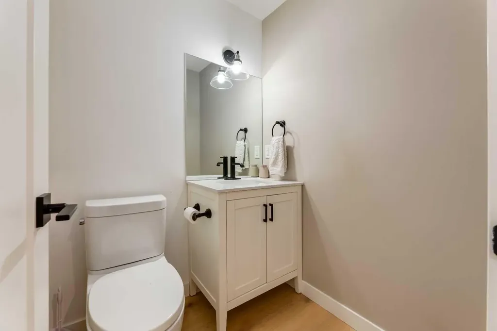 256 Point Mckay Terrace NW Calgary AB T3B 4V6