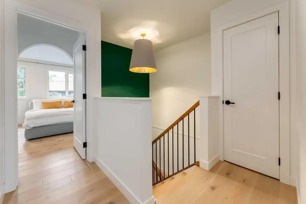 256 Point Mckay Terrace NW Calgary AB T3B 4V6