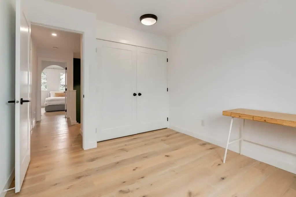 256 Point Mckay Terrace NW Calgary AB T3B 4V6