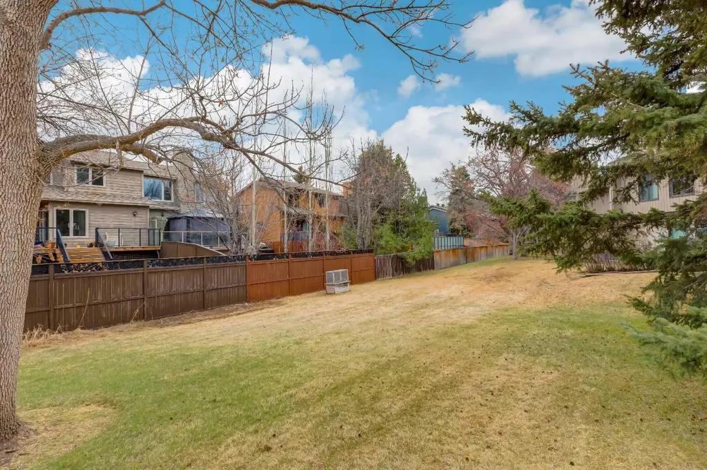 256 Point Mckay Terrace NW Calgary AB T3B 4V6