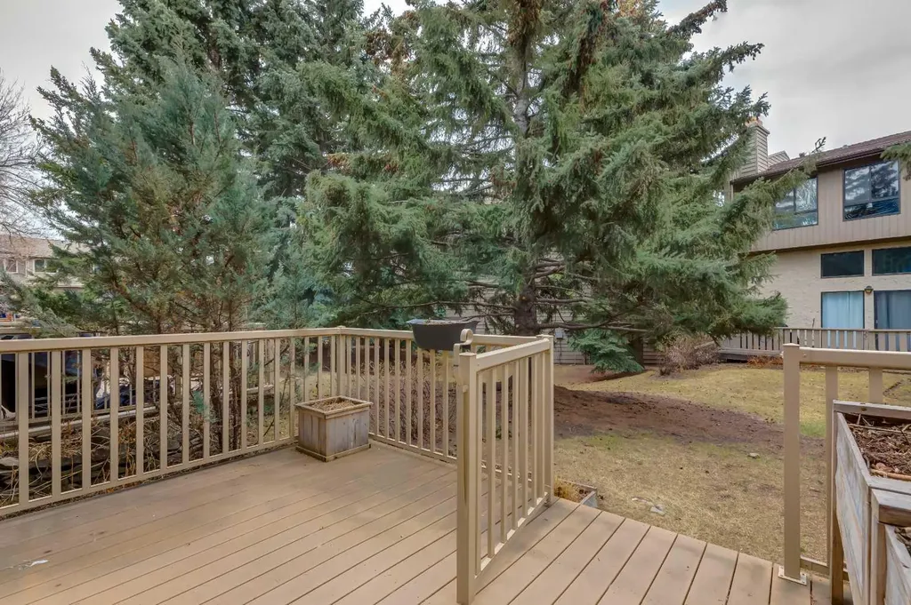 256 Point Mckay Terrace NW Calgary AB T3B 4V6