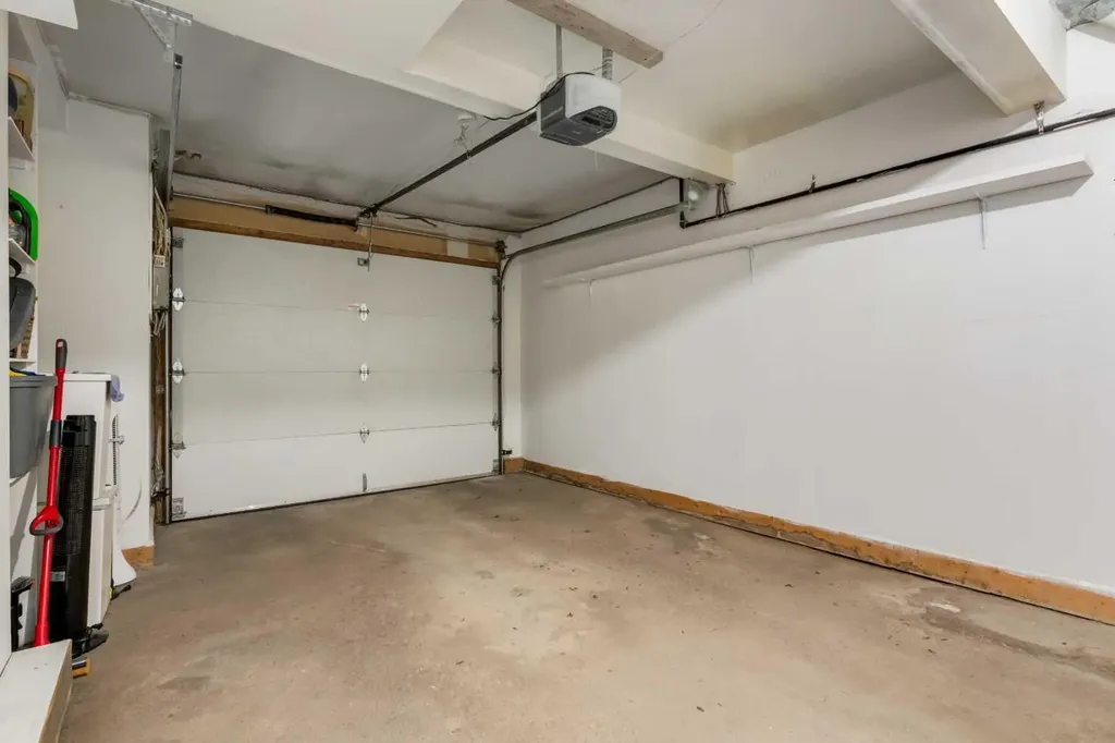 256 Point Mckay Terrace NW Calgary AB T3B 4V6