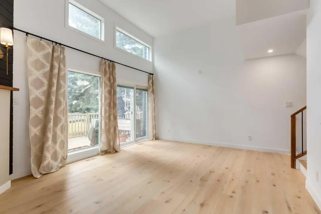 256 Point Mckay Terrace NW Calgary AB T3B 4V6