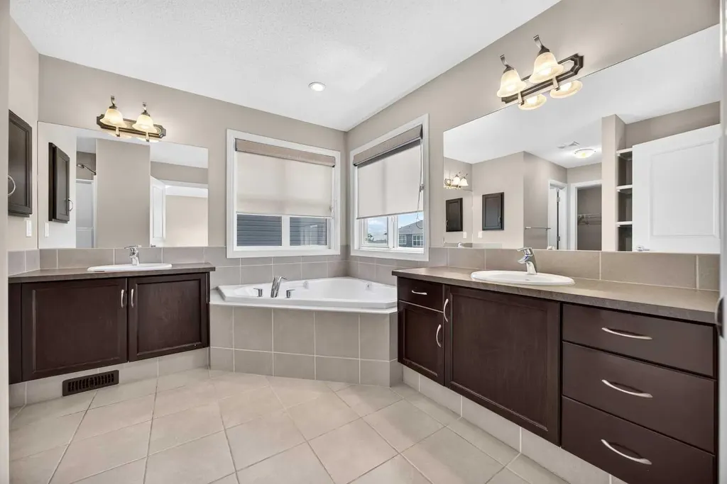 1022 Evanston Drive Calgary AB T3P0K5