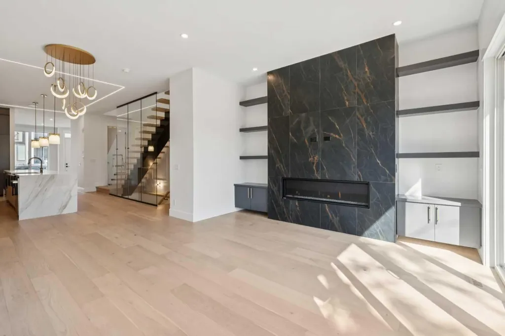 4216 16 Street SW Calgary AB T2T 4H6