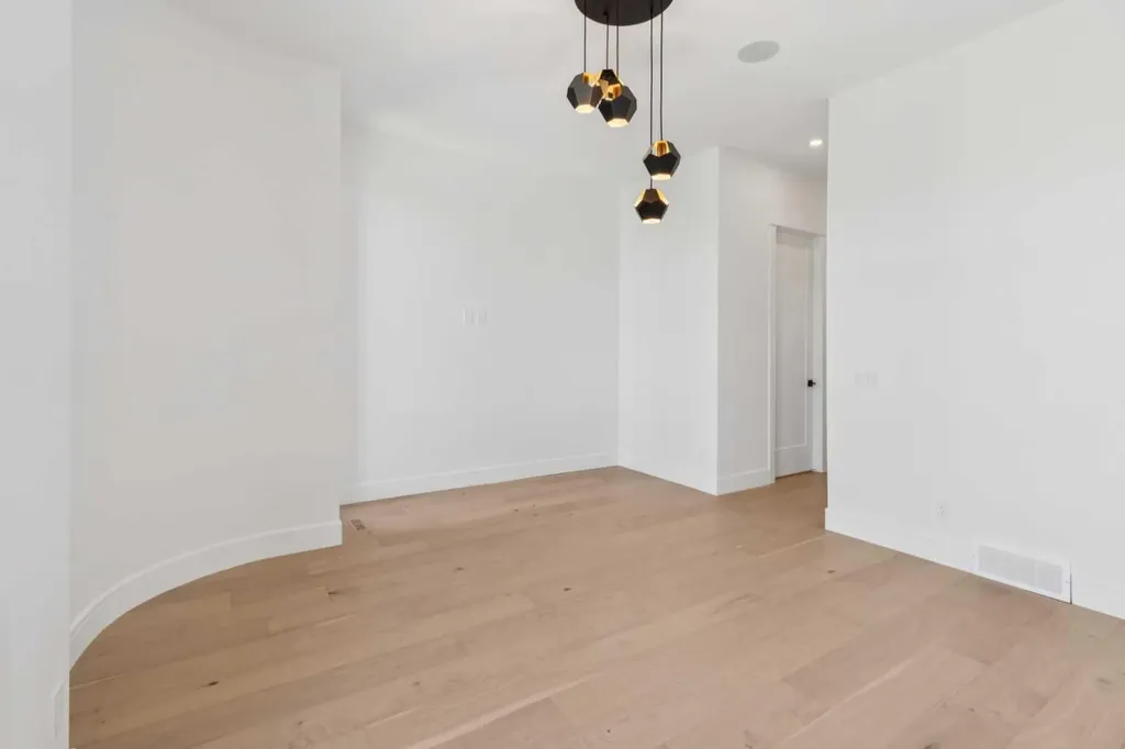 4216 16 Street SW Calgary AB T2T 4H6