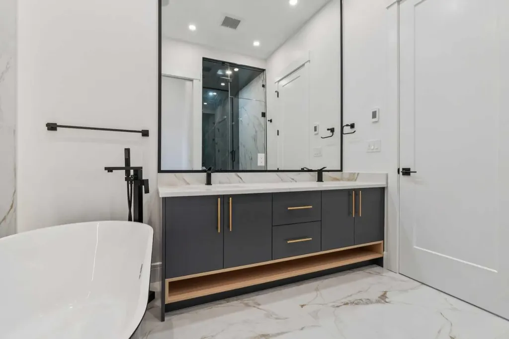 4216 16 Street SW Calgary AB T2T 4H6