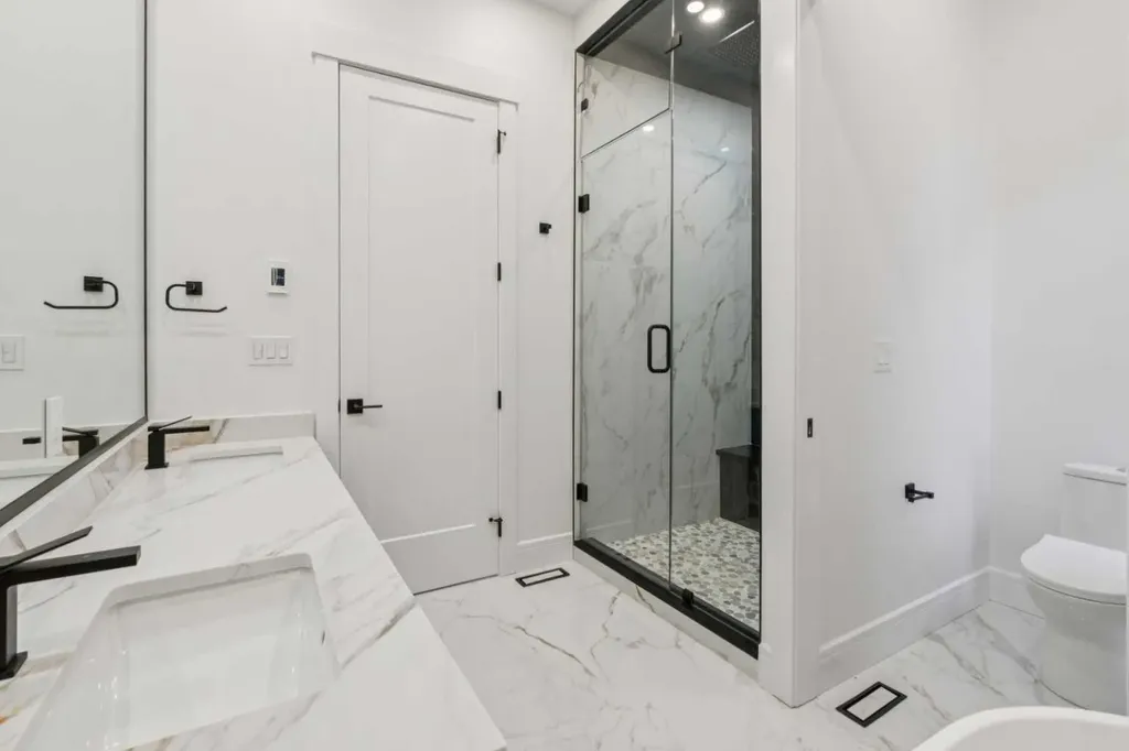 4216 16 Street SW Calgary AB T2T 4H6