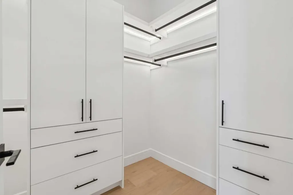 4216 16 Street SW Calgary AB T2T 4H6