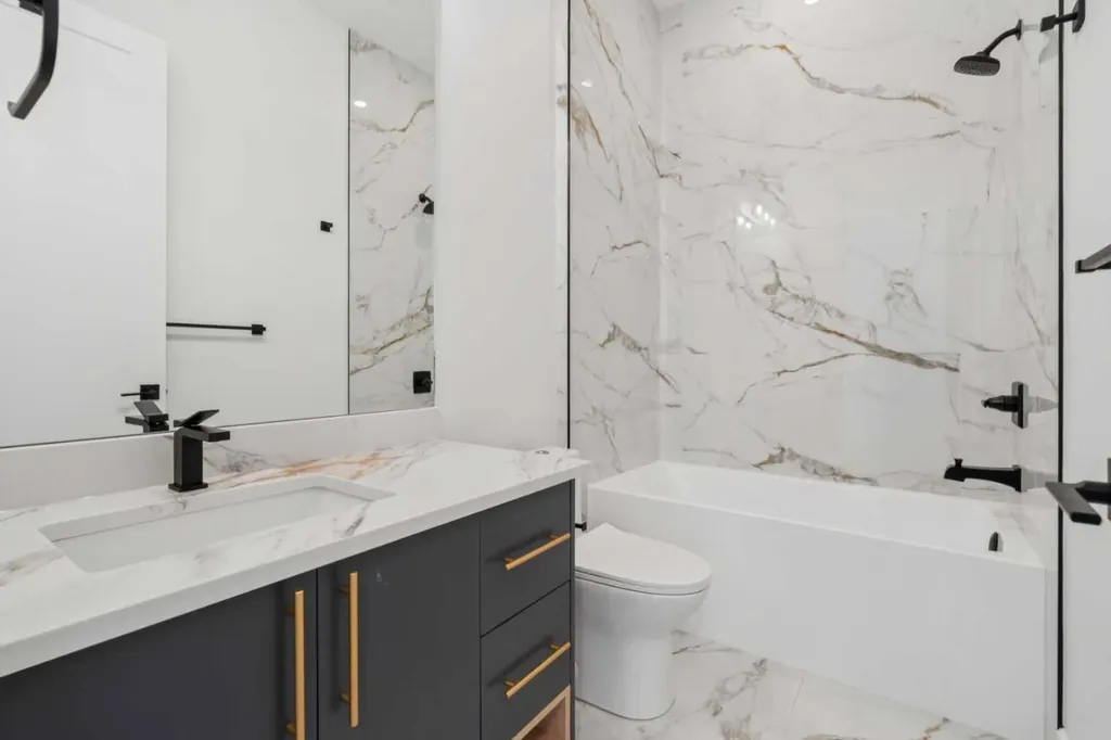 4216 16 Street SW Calgary AB T2T 4H6