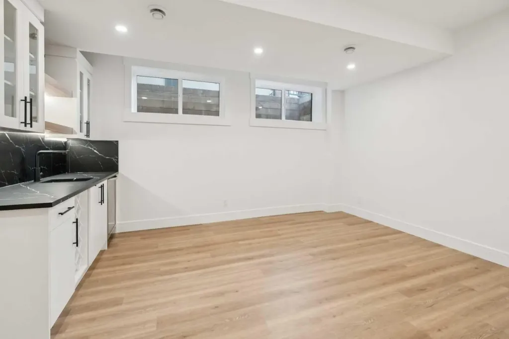 4216 16 Street SW Calgary AB T2T 4H6