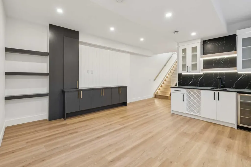 4216 16 Street SW Calgary AB T2T 4H6