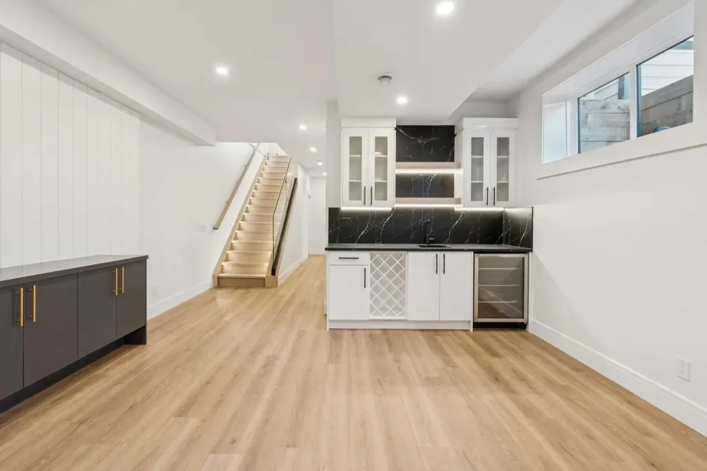 4216 16 Street SW Calgary AB T2T 4H6